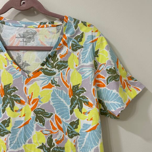 L.L. Bean Signature Womens Sz Small Floral Short Sleeve V Neck Shirt Outdoors - Picture 2 of 5